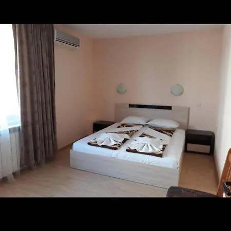 Lazur Pensión 4*