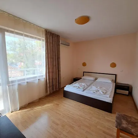 Pensión Lazur 4*