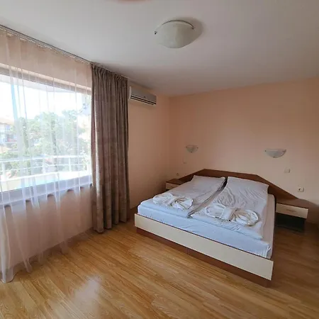 Pensión Lazur 4*