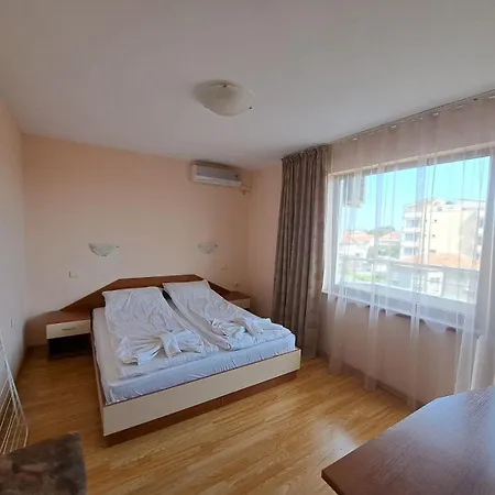 Πανσιόν Lazur 4*
