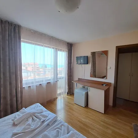 Lazur Πανσιόν Obzor
