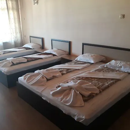 Lazur Πανσιόν Obzor