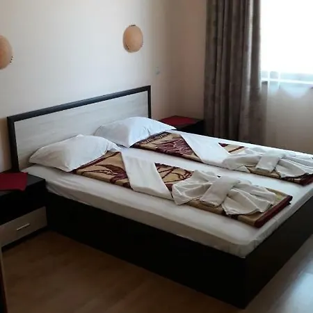 Πανσιόν Lazur Obzor